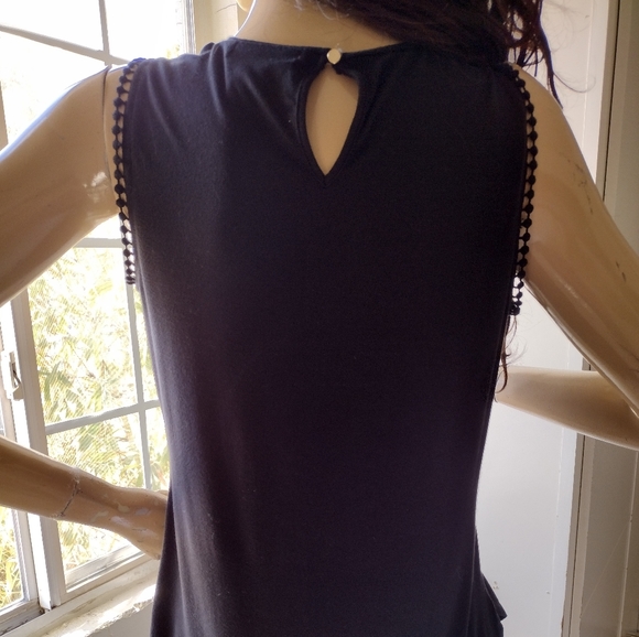 LIZ Claiborne Sleeveless Top with Lace at the Top, Black Color. - Picture 6 of 8